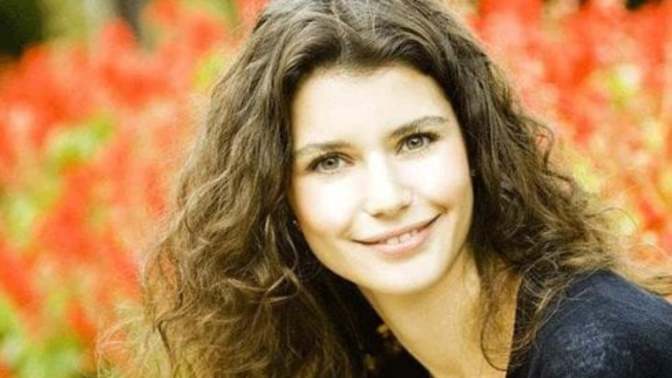 Makyajla güzel olan Boya Badana yapan Kadınlar İçin için Makyajsız Güzel olan Kadınları mı Üzüyoruz? Ben değil:D?