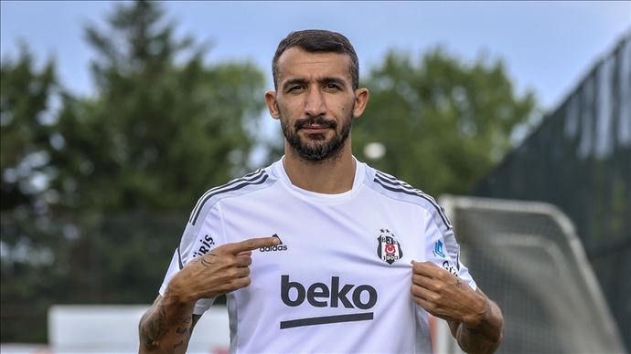 Mehmet Topal futbolu bıraktı! Sizce Mehmet Topal, başarılı bir futbolcu muydu?