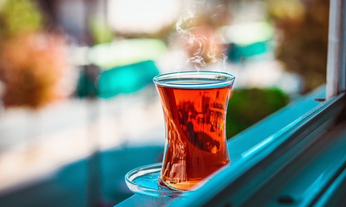 Çay demli mi yoksa açık mı içilmeli?