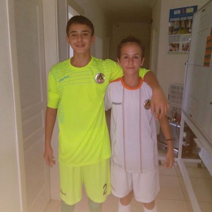 Tekrar başladım 3 sene sonra futbola. Bu fotoğraflar 2016/2019 arası çekildi, 2019 sonları bıraktım. En fazla hangi ligde oynarım?