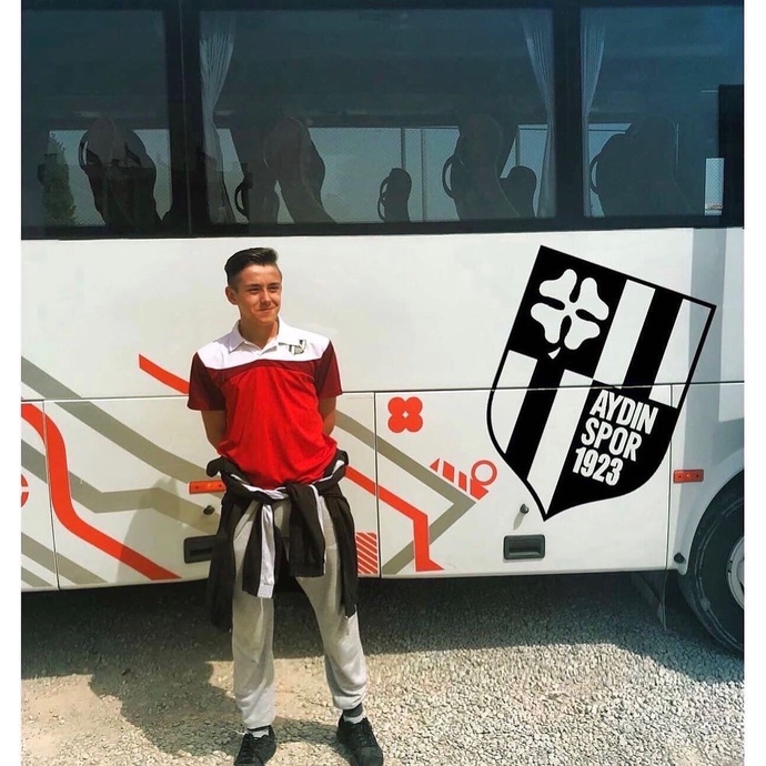 Tekrar başladım 3 sene sonra futbola. Bu fotoğraflar 2016/2019 arası çekildi, 2019 sonları bıraktım. En fazla hangi ligde oynarım?