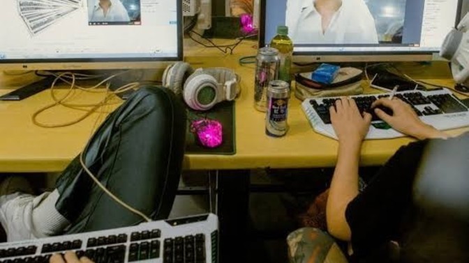Arkadaşlarınızla oyun oynamak için internet kafeye gidiyor muydunuz?