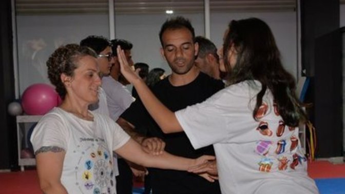 Sağlık çalışanlarına ücretsiz 'Saldırganı kontrol altına alma' eğitimi verilmeye başlandı. Sizce gerekli bir önlem olabilir mi?