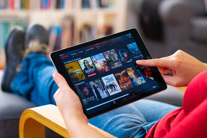 Arkadaşım Netflix hesabımı esir aldı, şifreyi değiştirsem ayıp olur mu?