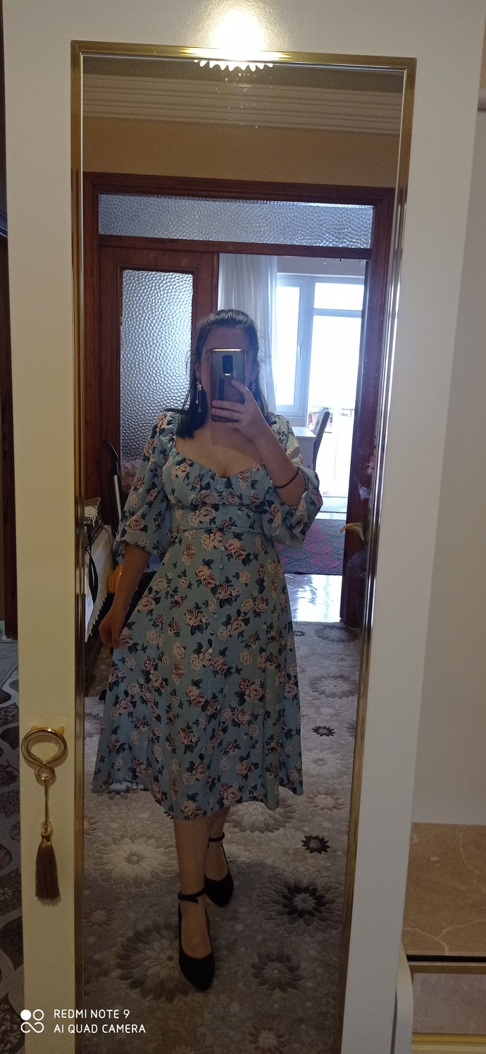 Kızlar, bu elbise güzel mi?