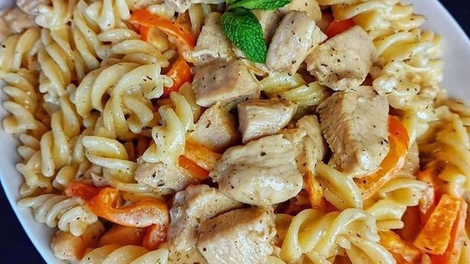 Makarnayı sosla mı yersiniz yoğurtla mı?