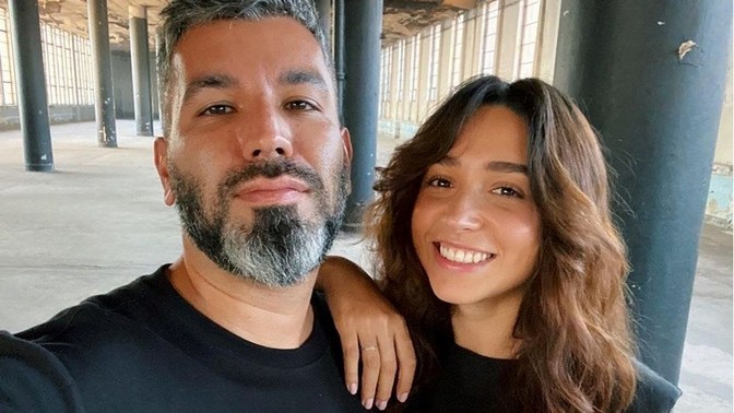 Zeynep Bastık'ın eski eşi, storyde boşanma belgesi ile paylaşım yaparak boşandıklarını duyurdu. Yeni moda bu mu olacak?