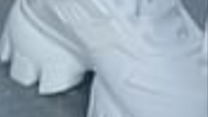Sevgilim iğrenç giyiyor aldığı ayakkabıya bakar mısınız sürekli ortamlarda rezil oluyorum ne yapmalıyım?