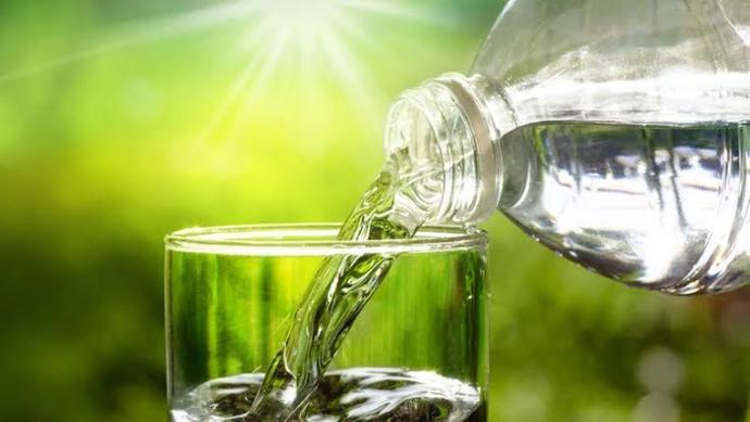 İnsan vücudunun 4/3ü sudan oluşur. Sağlıklı bir yaşam için siz günde kaç litre su içiyorsunuz?