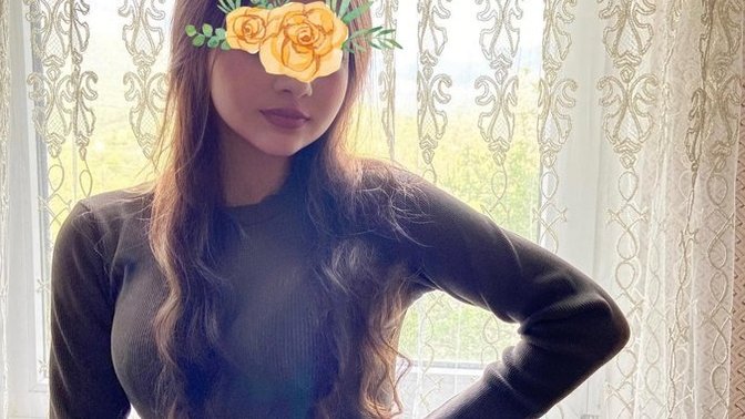 Bu elbise çok demode değil mi?
