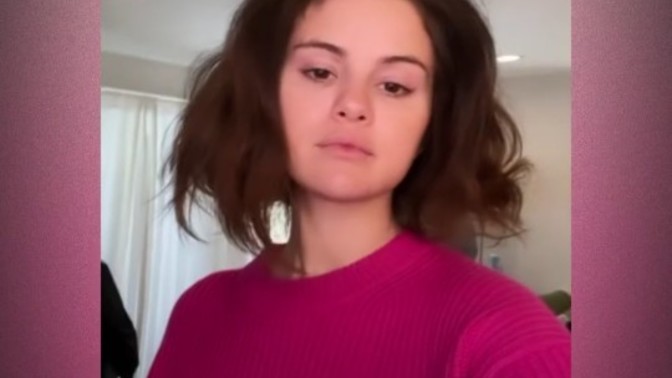 Selena Gomez saçlarının doğal halini paylaştı, sizce nasıl gözüküyor?