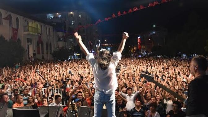 Konserine gitmek istediğiniz sanatçı/müzik grubu var mı?