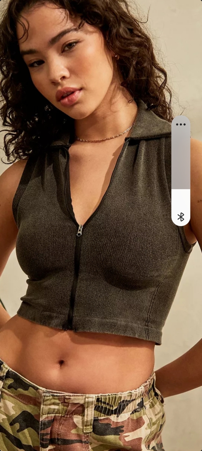 Bu tshirtün üzerine hangi pantolunu aliyim?