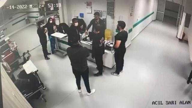 Uzman çavuşun kendisini darp ettiği iddiası asılsız çıkan doktor FETÖden açığa alındı, ne düşünüyorsun?