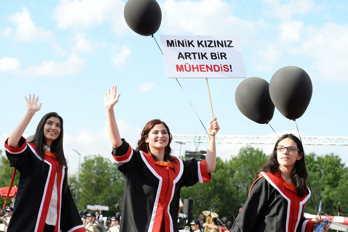 Üniversite mezuniyet törenleri iptal ediliyor! Sizce bu tören iptalleri gerekli mi?
