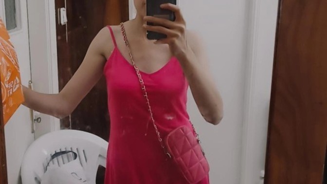 Sade elbiseler dışarıya pijama izlenimi mi verir?
