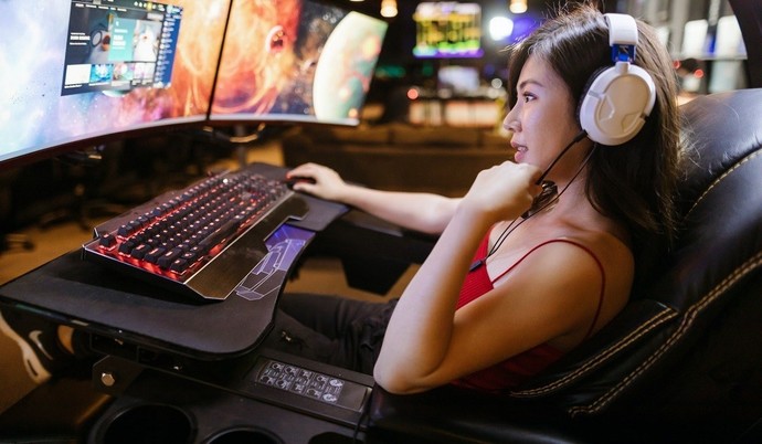 Oyun yayıncılığı yapan gamerları takip ediyor musunuz?
