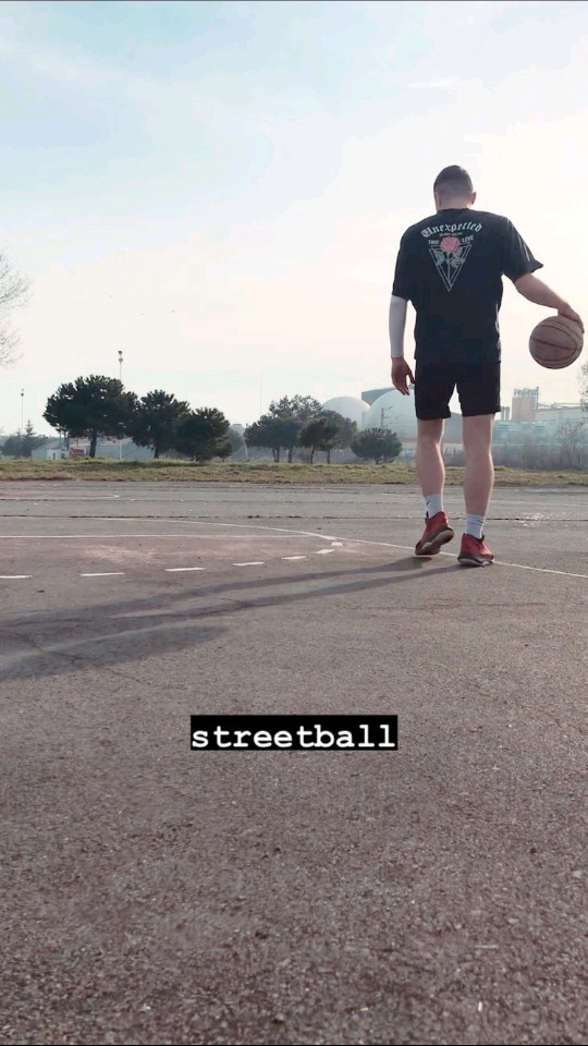 Seninle basketbol oynar mıydım söyleyeyim mi?