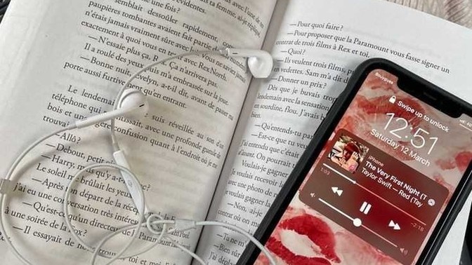 Kitap okurken müzik dinleyenler samimi mi?