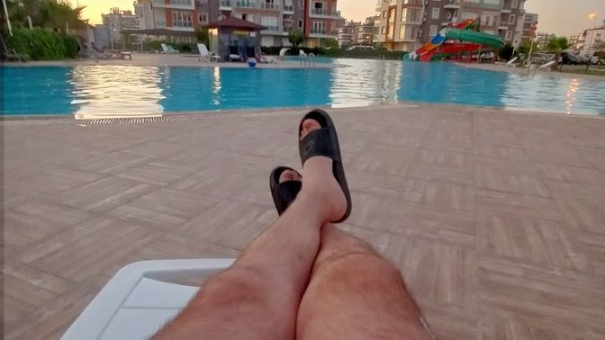 Akşam saatlerinde havuza girmeyi sever misin?