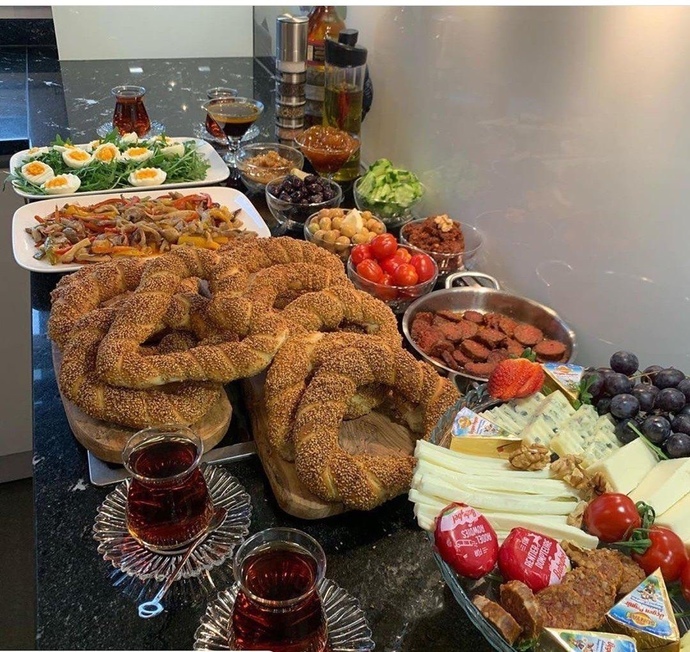 Gece acıkınca sabah ne yiyeceğinizi hayal eder misinizz?