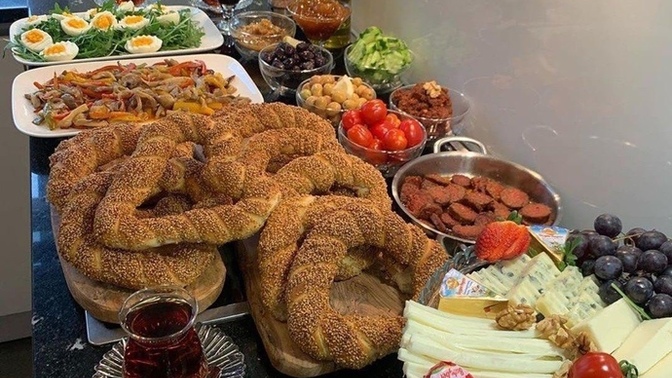 Gece acıkınca sabah ne yiyeceğinizi hayal eder misinizz?