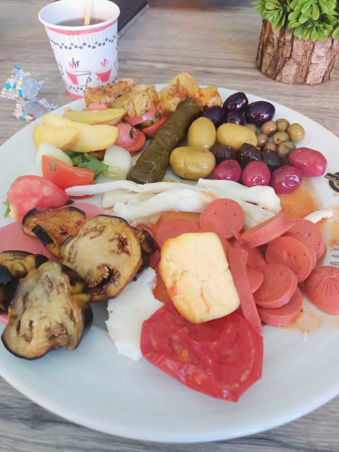 Aldığın kadar ödediğin bir kahvaltıda tabağını neyle doldurursun?