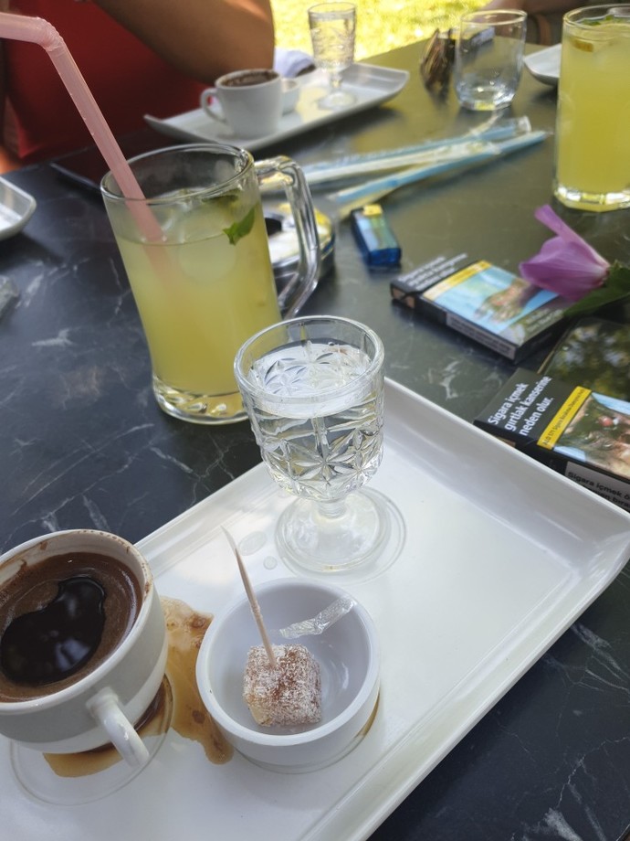 Türk kahvesini double içenler parmak kaldırabilir mi?