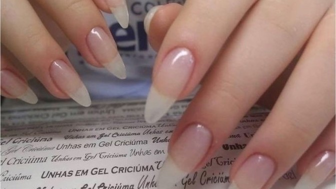 Benim gibi protez tırnak yaptırmayıp kendi tırnaklarıyla yetinen var mı?