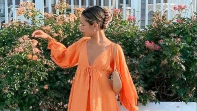 Yaza en yakışan parça elbiseler mi yoksa etekler mi?