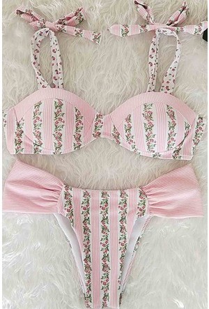 Kızlar, yazın tatile gittiğinizde desenli mayo veya bikini giyer misiniz?