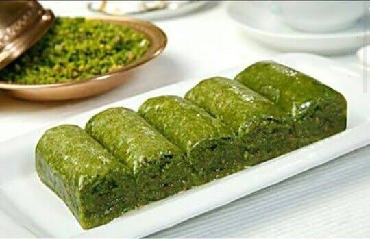 En sevdiğiniz tatlı hangisi? Sevgilim falan demeyin 🤣Ben kaymaklı künefe sevdalısıyım😊? Ayda 12 kez yediğim oluyor 😳🤣😱?