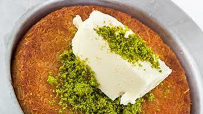 En sevdiğiniz tatlı hangisi? Sevgilim falan demeyin 🤣Ben kaymaklı künefe sevdalısıyım😊? Ayda 12 kez yediğim oluyor 😳🤣😱?