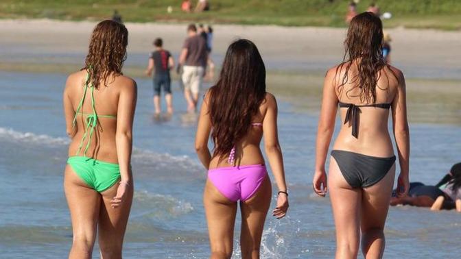 Yandan bağcıklı bikini mi yoksa boyundan bağlamalı bikini mi 🤔?