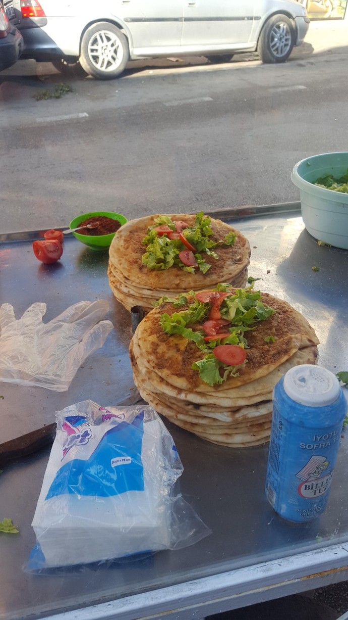 Sokak lahmacunu yemeyeniniz var mı?