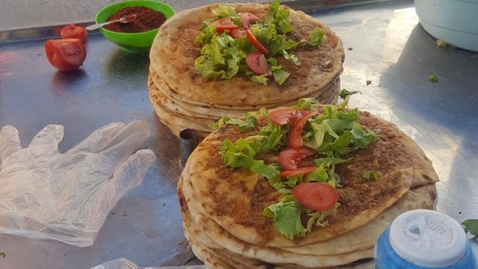 Sokak lahmacunu yemeyeniniz var mı?