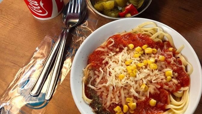 Dışarıda makarna yemek saçma mı, enayilik mi?