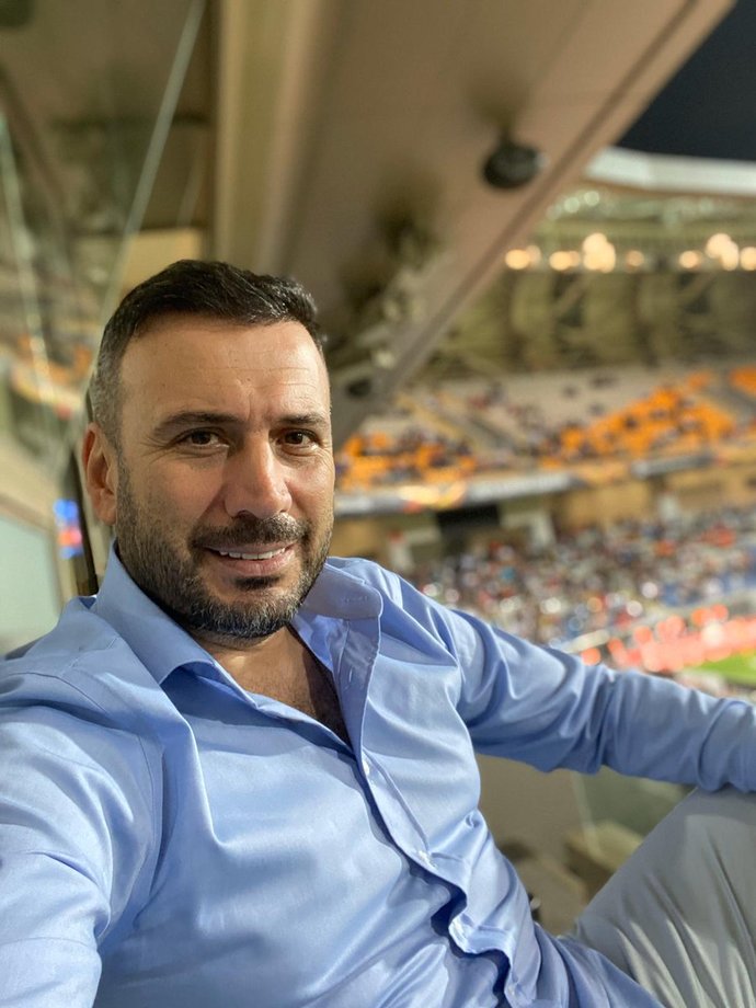 Fenerbahçe-D. Kiev maç spikeri Ertem Şener oldu. Sizce hangi futbolcunun sülalesiyle ilgili gereksiz bilgi verecek?