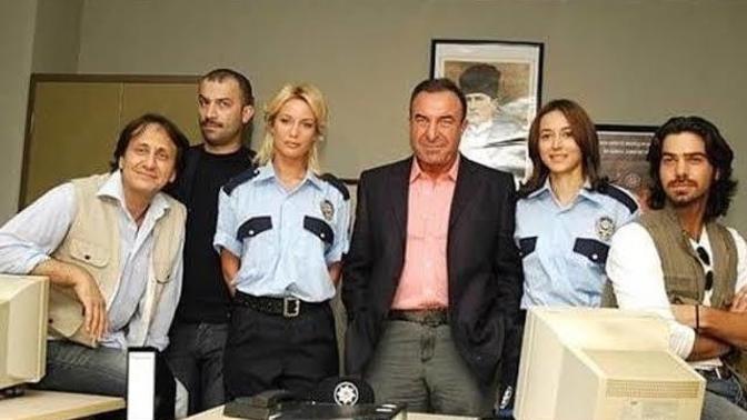 Evet arkadaşlar bir manyak bir davranış yaptım Arka Sokaklar dizisine başladım. Sizce 1 senede biter mi izleyerek?
