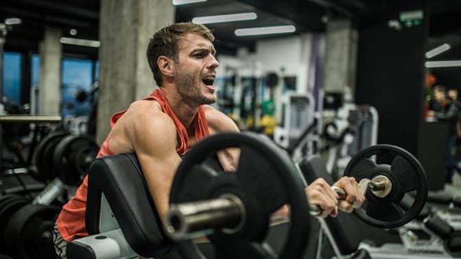 Spor salonlarında ağırlık kaldırırken neden bağırırlar?