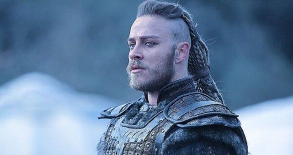 Travis fimmel dünyanın en muhteşem adamı değil mi?