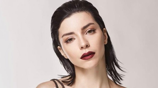 Merve Boluğur tam hayranı olunacak kadın değil mi sizce de?