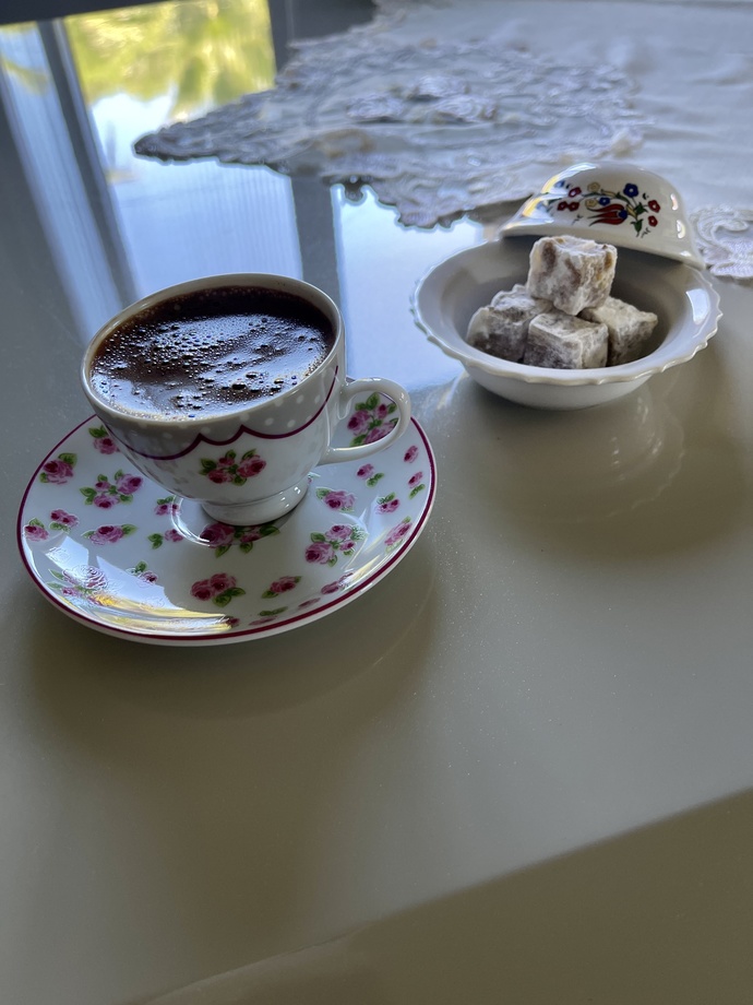 Kahvenizi tek mi, yoksa sohbet eşliğinde mi içmeyi seversiniz?