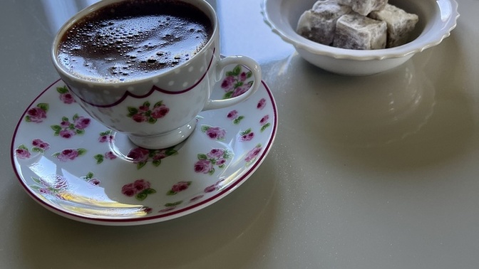 Kahvenizi tek mi, yoksa sohbet eşliğinde mi içmeyi seversiniz?