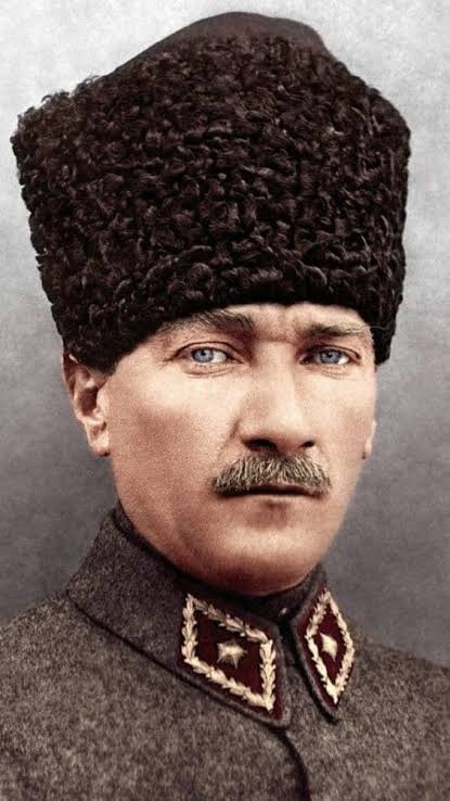 Atatürk’ü seviyor musunuz ve sevmeyenlere ne söylemek isterdiniz?