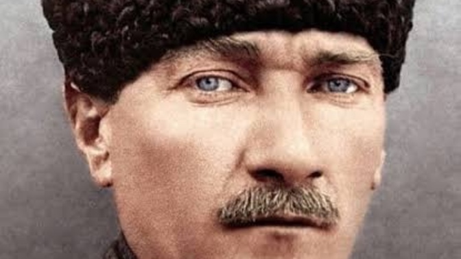 Atatürk’ü seviyor musunuz ve sevmeyenlere ne söylemek isterdiniz?