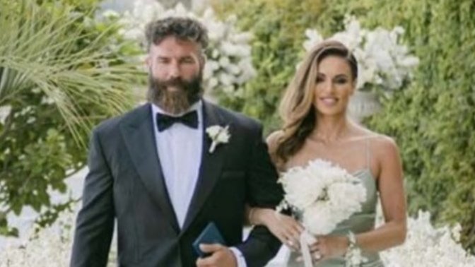 Dan Bilzian evlenerek dünya gündemine bomba gibi fotoğrafını paylaştı! Bekarlara umut ışığı olur mu?