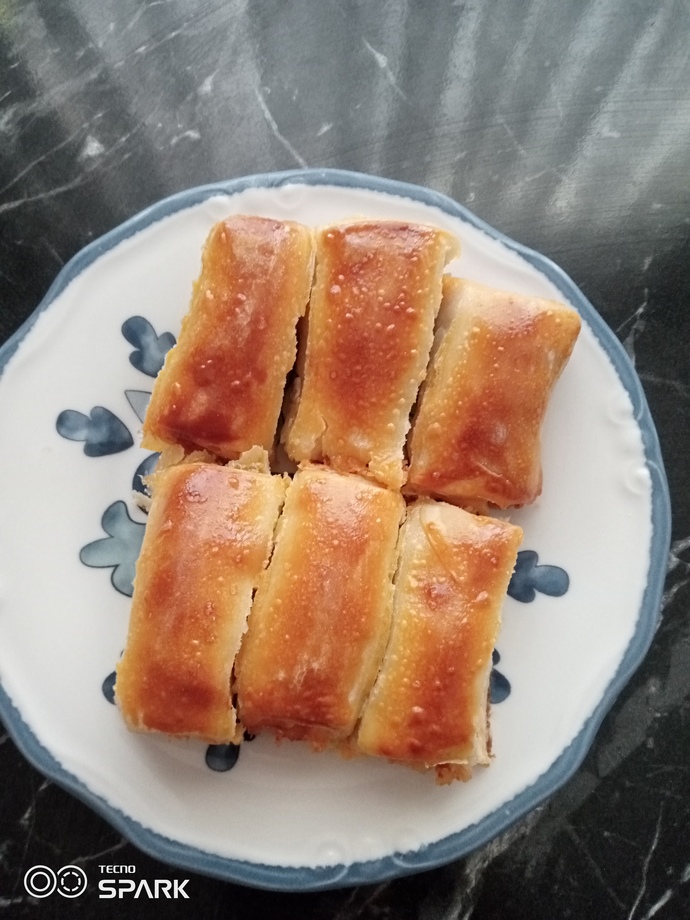 Teyzeniz saatlerdir hamur yazıyor hamur işi sevenler kimler çay yapacak yok mu?