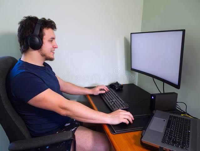 Oyun oynarken iç çamaşırı giyen insan gerçek gamer midir?