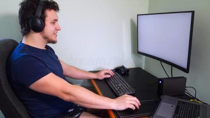 Oyun oynarken iç çamaşırı giyen insan gerçek gamer midir?